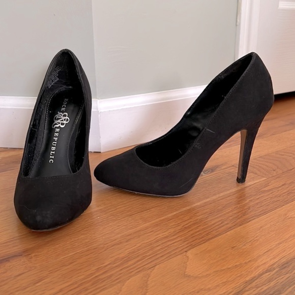 Rock & Republic Pumps